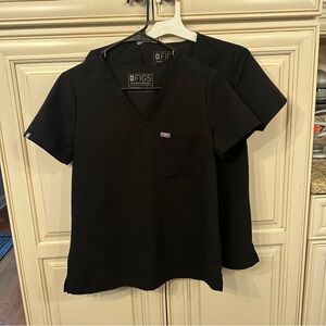EUC FIGS Scrub tops (2) and bellery scub jackets (2) SMALL 🖤